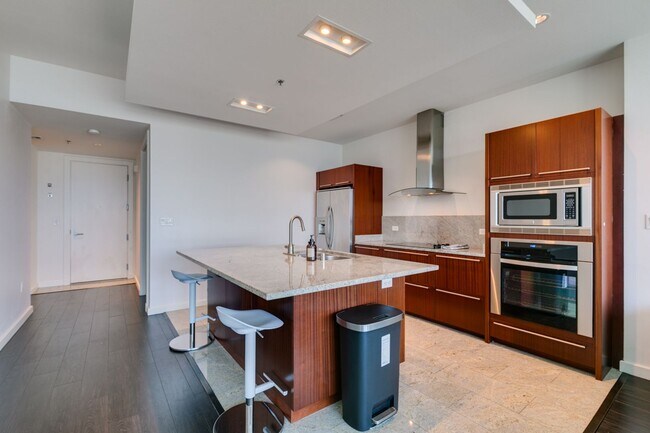 Building Photo - 4471 Dean Martin Dr