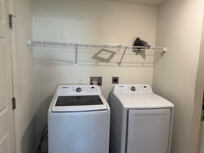 Building Photo - 1205 SW Alcantarra Blvd