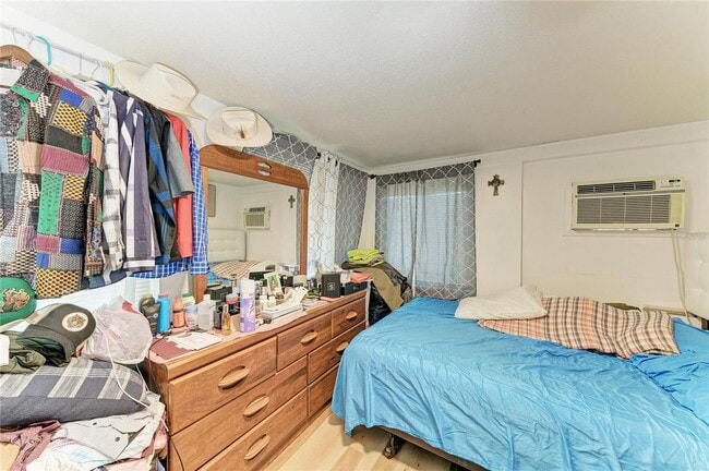 Building Photo - 1701 13th St W