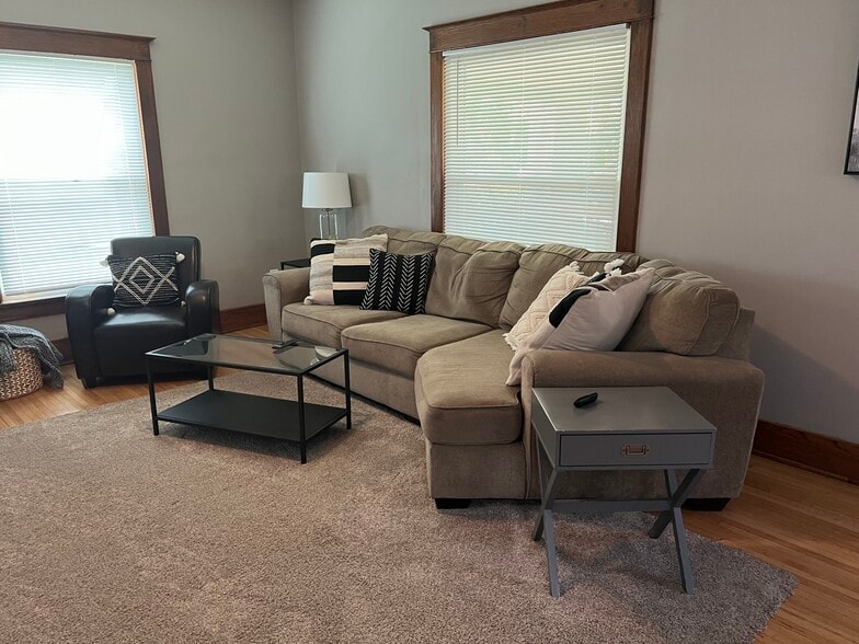 Building Photo - 1136 Peach St