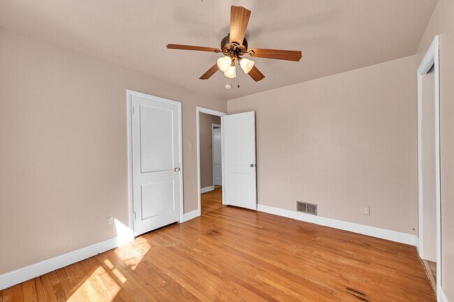 Building Photo - 2317 De Soto Rd