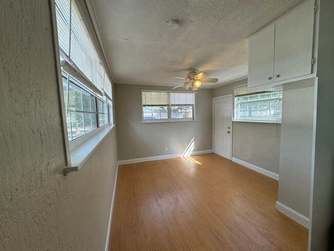 Building Photo - Fenced in four bedroom house near beautiful Gulfport