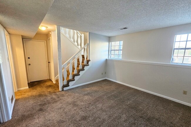 Building Photo - 10904 Mckinley Dr