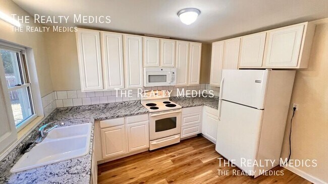 Building Photo - 2271 Northland Rd