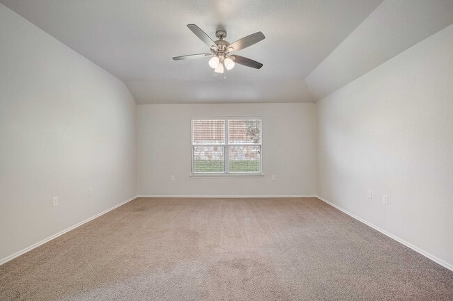 Building Photo - 5800 Silver Screen Dr