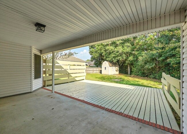 Building Photo - 5897 Saratoga Dr