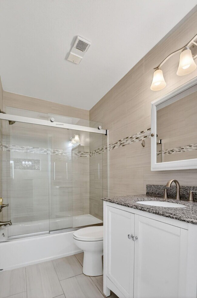 Building Photo - 6695 Via Regina