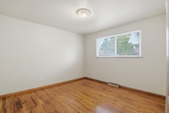 Building Photo - $2,495.95, 4 bed, 1.5 bath with a large backyard.