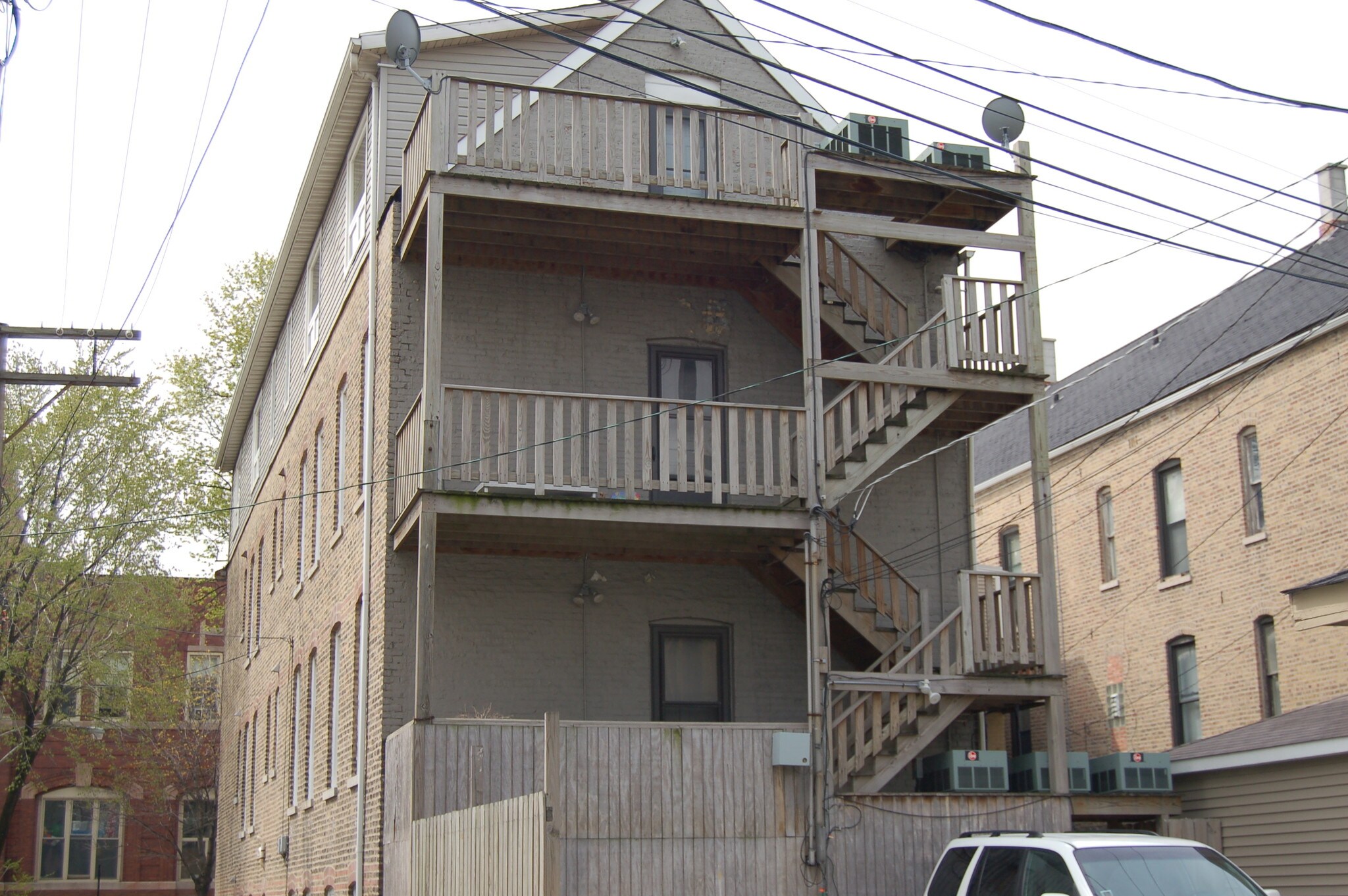 2 top decks and1 parking spot - 2114 W Lyndale St