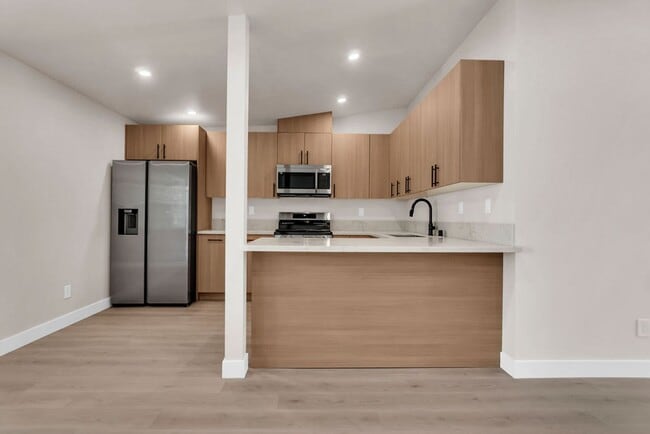 Building Photo - Newly remodeled 2 bed 1 bath with washer &...