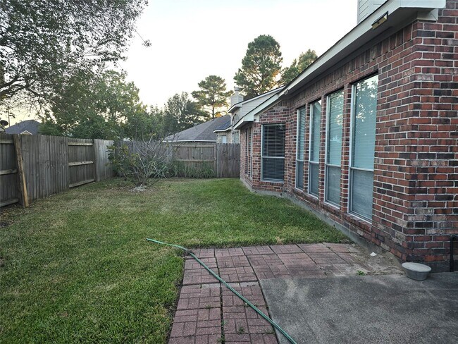 Building Photo - 15523 Clear Valley Dr