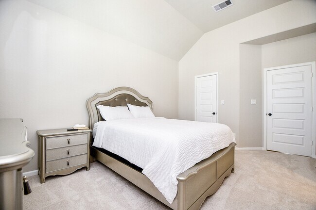 Building Photo - 2033 Millbridge Spring Ln