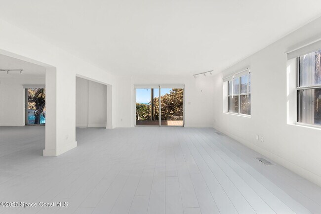 Building Photo - 9085 Jimmy Buffett Mem Hwy