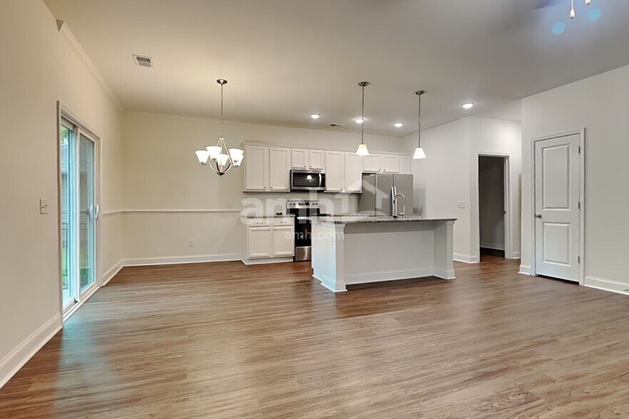Building Photo - 218 Swan Dr