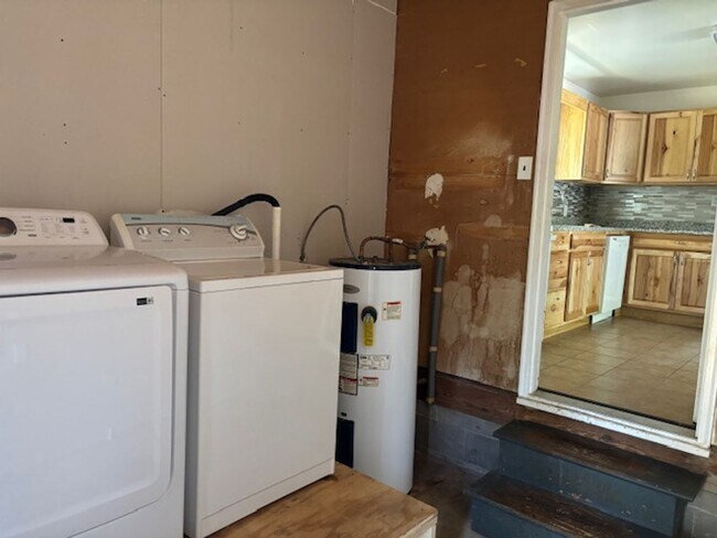 Building Photo - 163 Alva Cir
