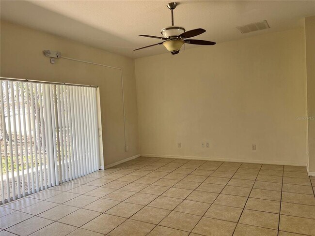 Building Photo - 209 Round Man St