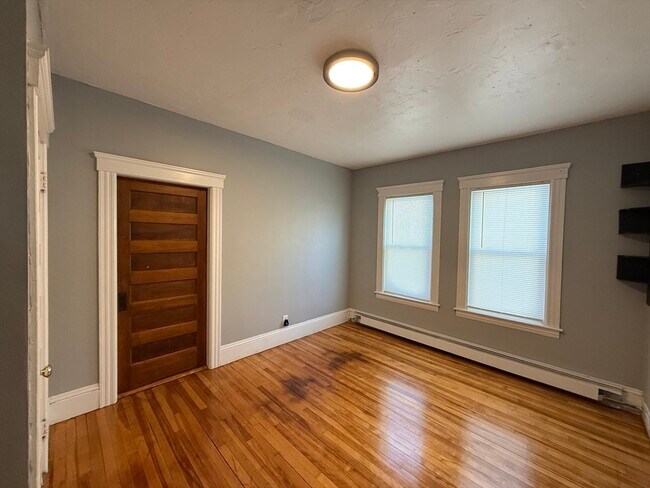 Building Photo - 8 Beckman St