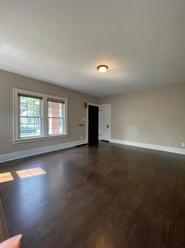 Building Photo - Three Bedroom Home in Kalamazoo