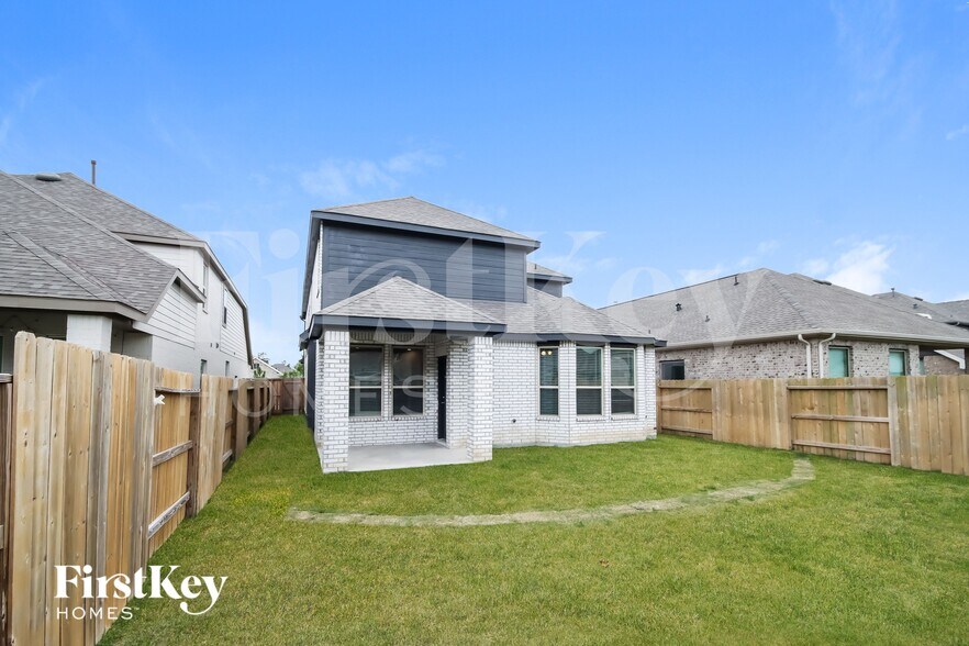 Building Photo - 16411 Little Pine Creek Dr