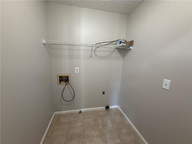 Building Photo - 979 Sugar Crossing Ln