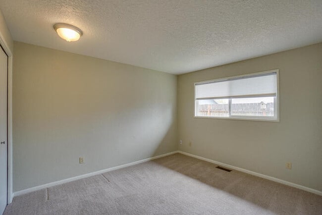 Building Photo - BEAUTIFUL THREE BEDROOM RANCH IN WEST LONGVIEW