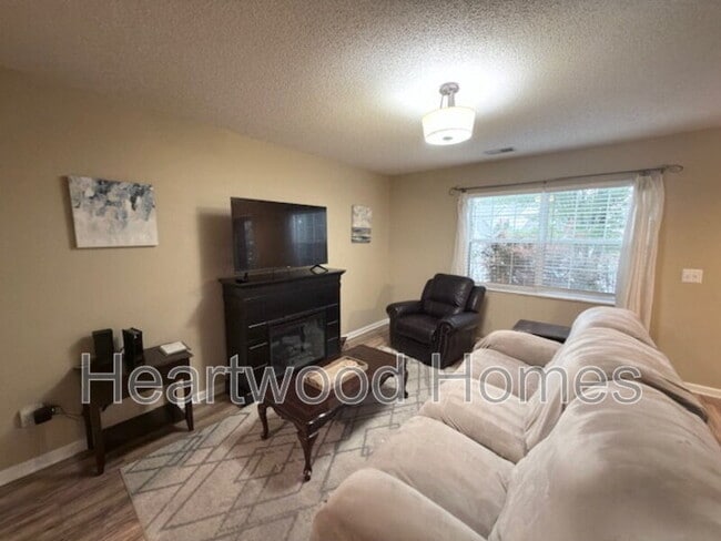 Building Photo - 264 Orchard Hill Dr