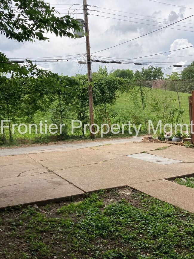 Building Photo - 2511 S 9th St