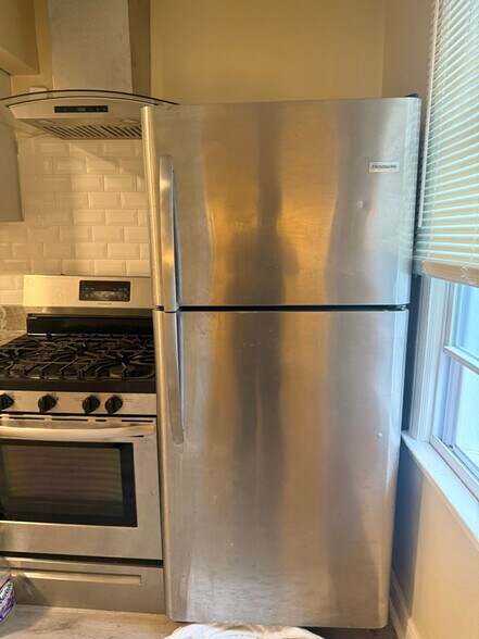 Building Photo - 18675 Beland St