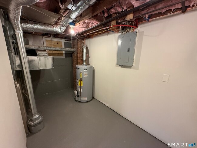 Building Photo - 38 Elmhurst Cir