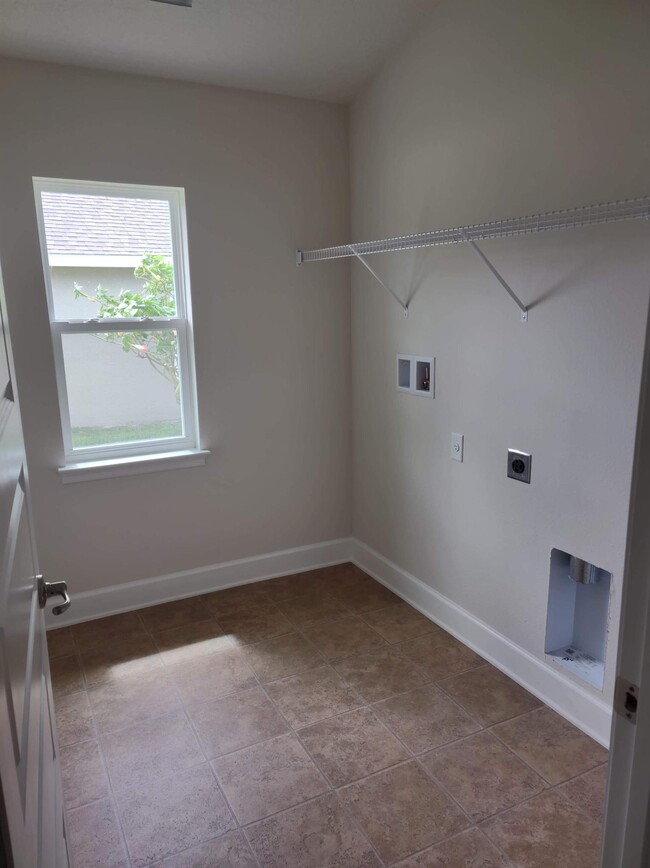 Building Photo - 809 Chestnut Dr