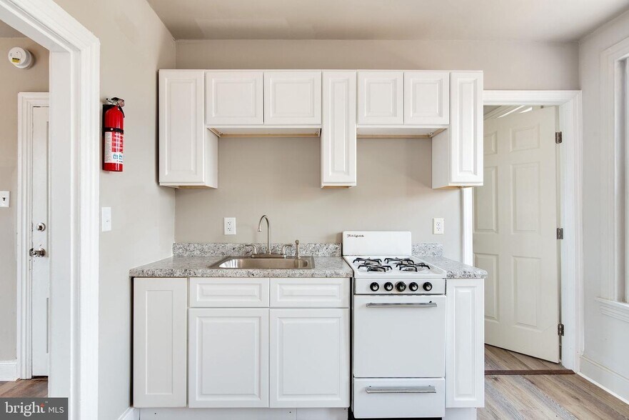 Building Photo - 414 Pine St