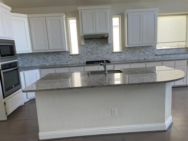 Building Photo - 300 Dominion Dr