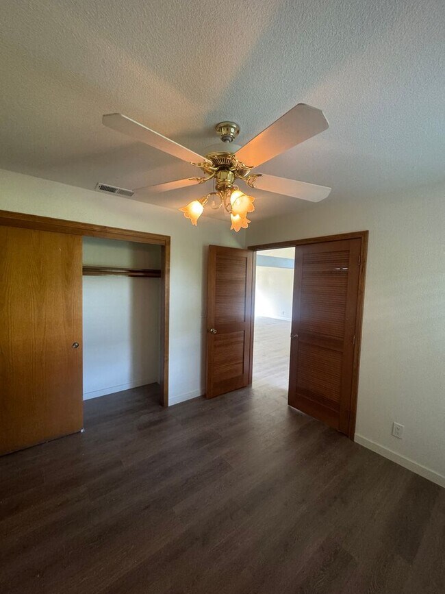 Building Photo - 2409 Candlewood Dr