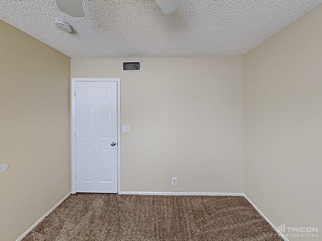 Building Photo - 2343 Lone Pine Dr