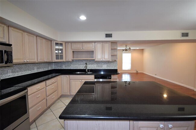 Building Photo - 8102 Amelia Rd