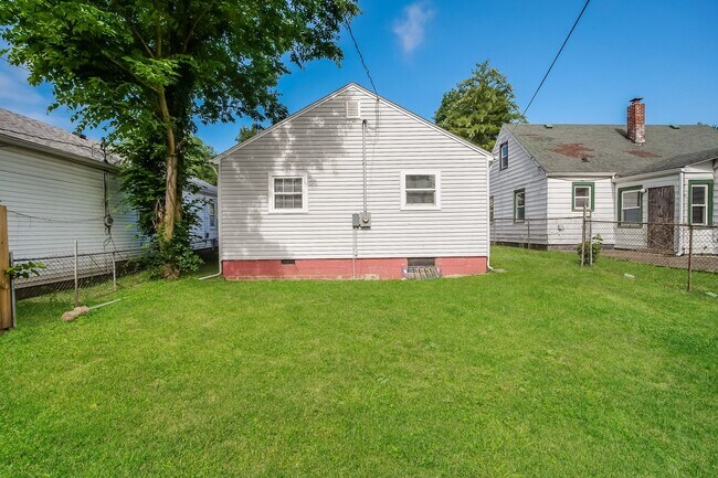 Building Photo - 2710 Fletcher St