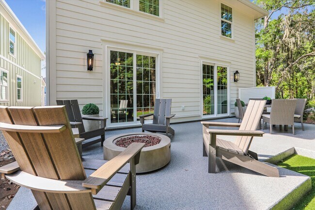 Building Photo - 209 Halyard Dr