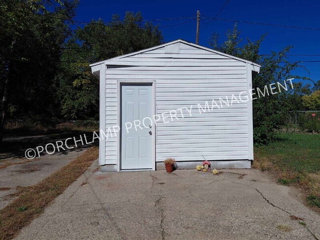 Building Photo - 606 Houston Ave