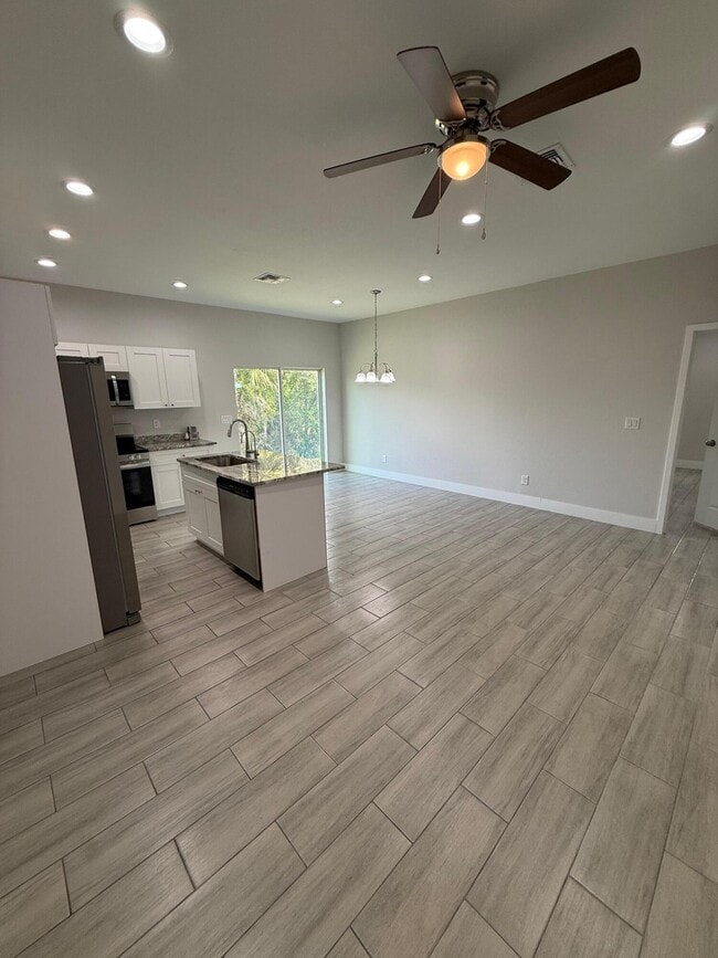 Building Photo - 4800 15th St SW