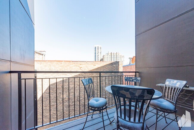 Building Photo - 2317 North Clark-208