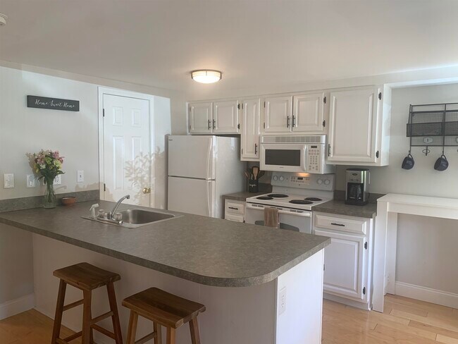 Building Photo - 508 Piscassic St