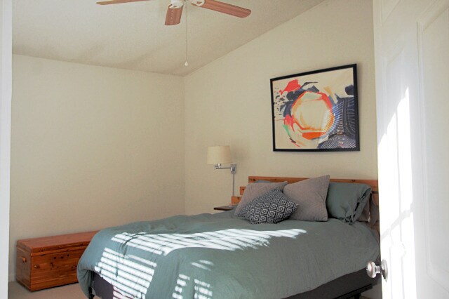 Building Photo - Stunning, Modern 2 Bed, 2 Bath with Office in Woodcroft!