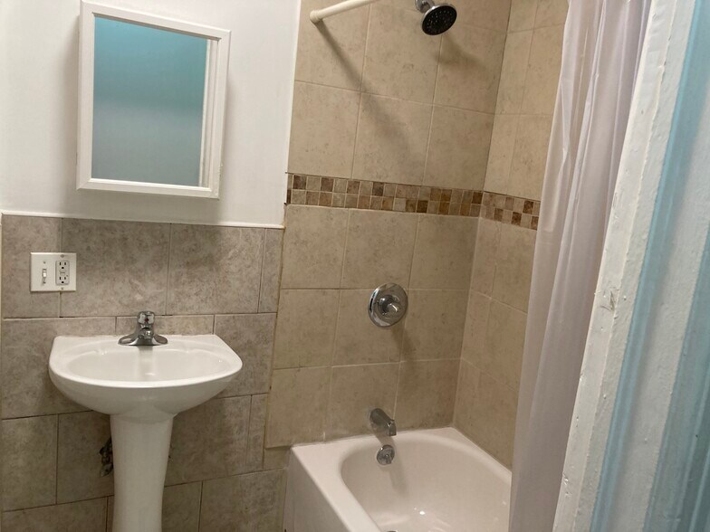 Bathroom - 522 W 153rd St