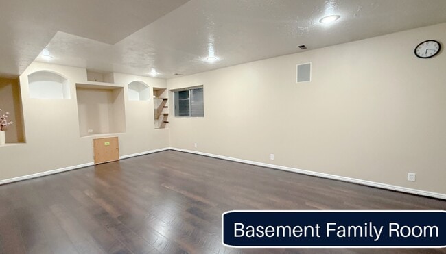 Building Photo - 8017 Showcase Ln