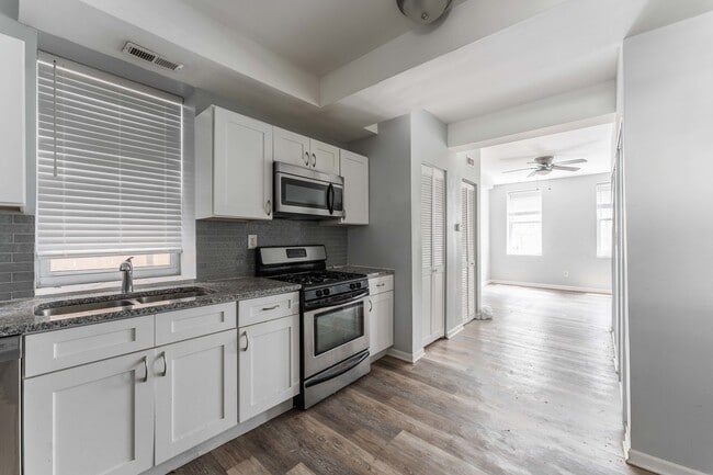 Building Photo - 2652 W 21st St
