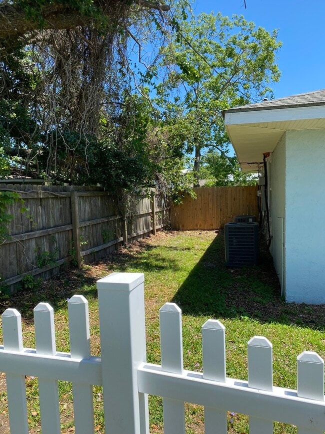 Building Photo - Beautiful 1/1 Duplex in Biloxi, MS