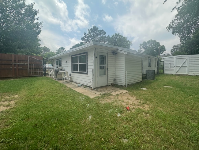 Building Photo - 721 Thompson Dr