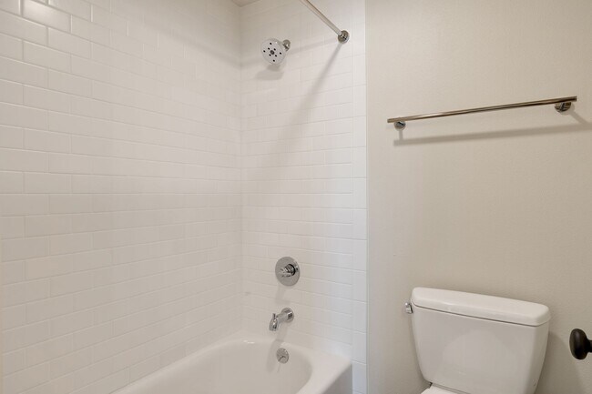 Building Photo - Great 2bd 2ba located in Old Burien