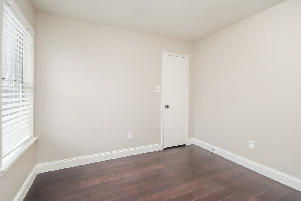 Building Photo - 10824 Deauville Cir N