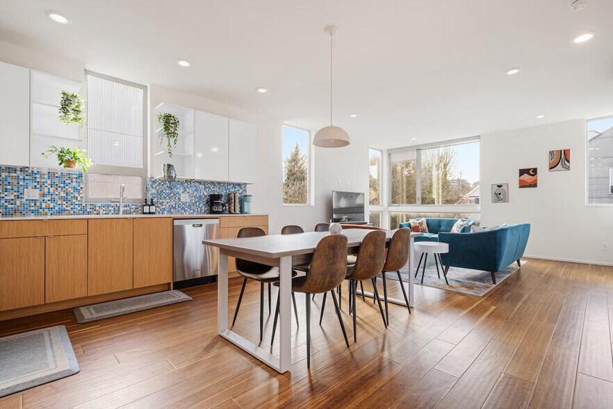 Building Photo - 2214 E Terrace St